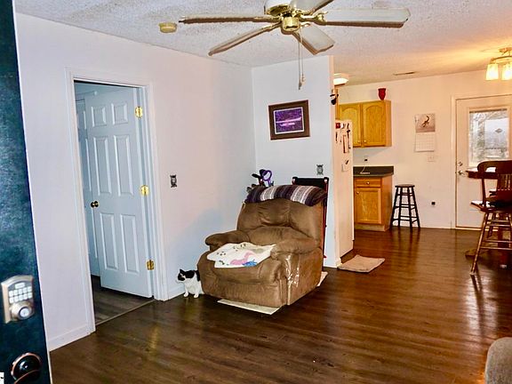 4th image of 113 Flint Ln