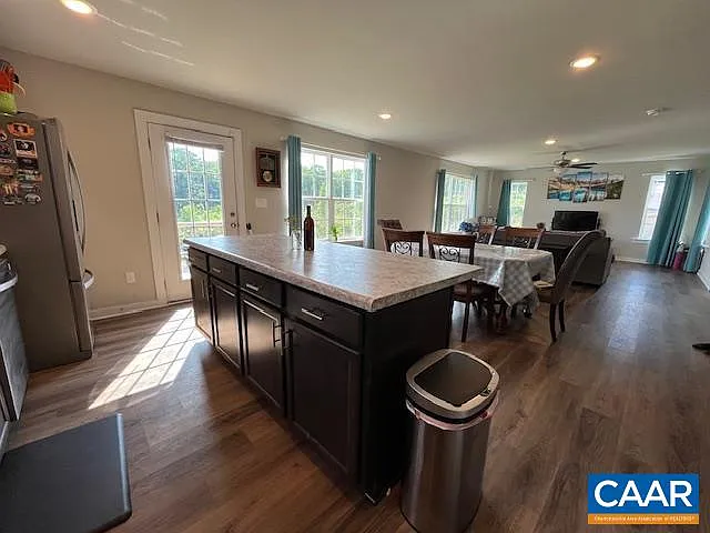 198 Riva Way — Photo 6