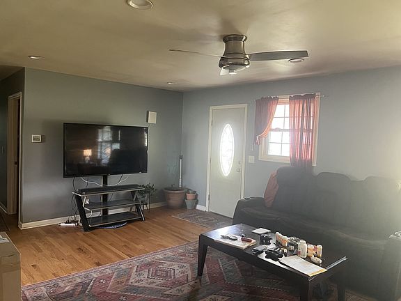 4th image of 2222 Valley View Rd
