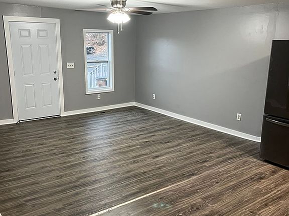 4th image of 170 Delaware Ave #1