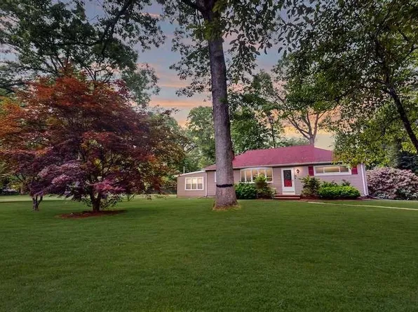 15 Sheehan Dr, Oak Ridge, NJ 07438