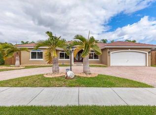 15549 SW 168th Ter, Miami, FL 33187