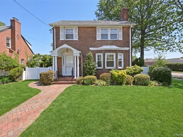 168 Latham Road, Mineola, NY 11501