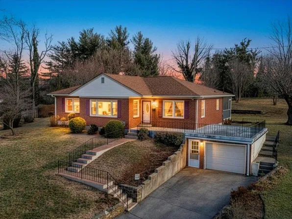 800 Circle St, Salem, VA 24153