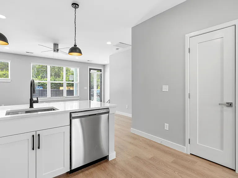 407 Curtis Hilton Way — Photo 10