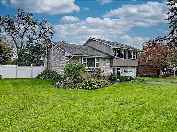 3rd image of 3116 Easthill Dr
