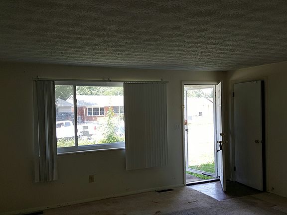 4th image of 838 Desales St