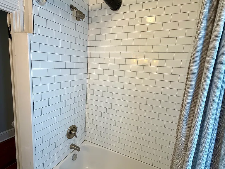 549 E Marion St — Photo 18