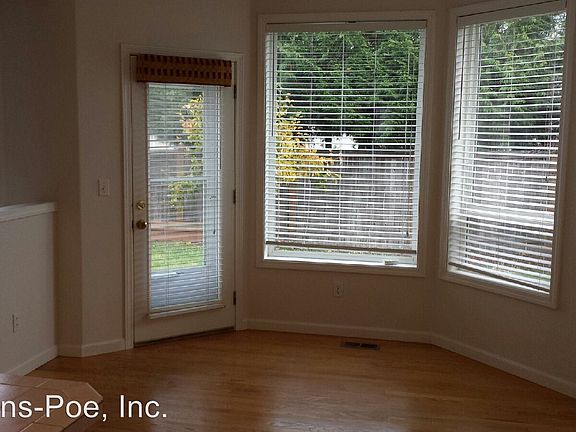 4th image of 3723 Broadmoor Dr NE
