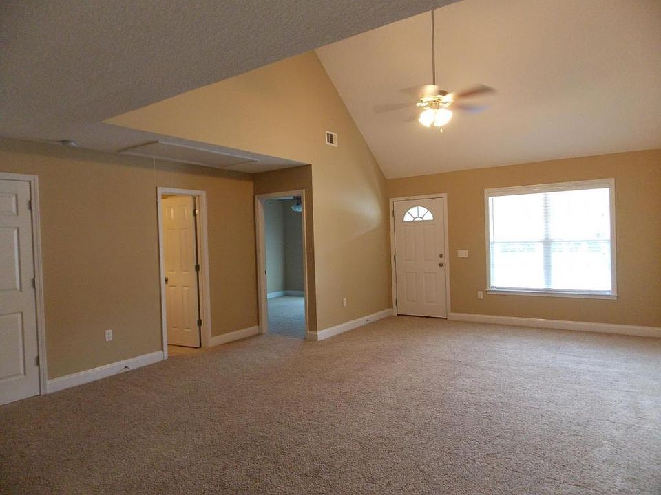 1st image of 114 Lakeview Commons Dr