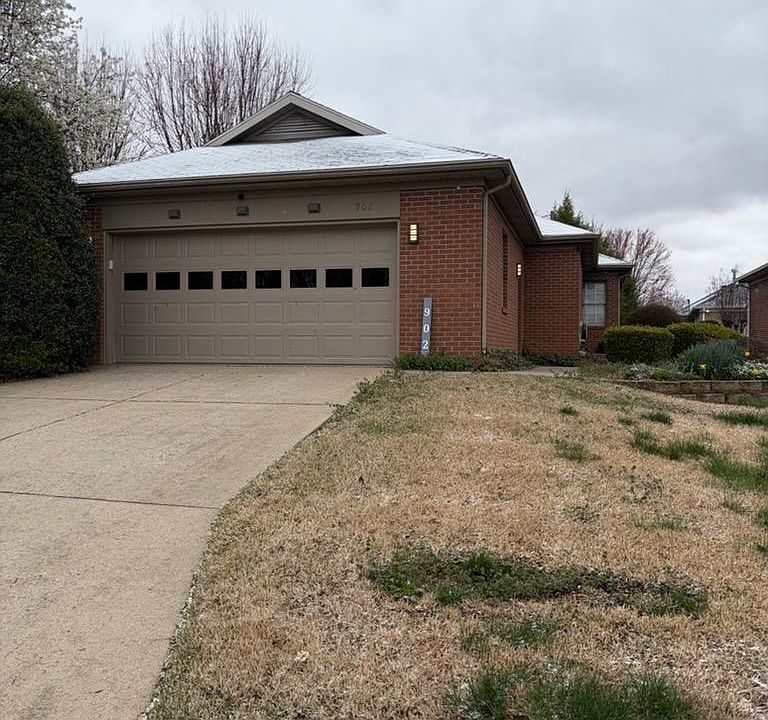 2nd image of 902 Cove Ct