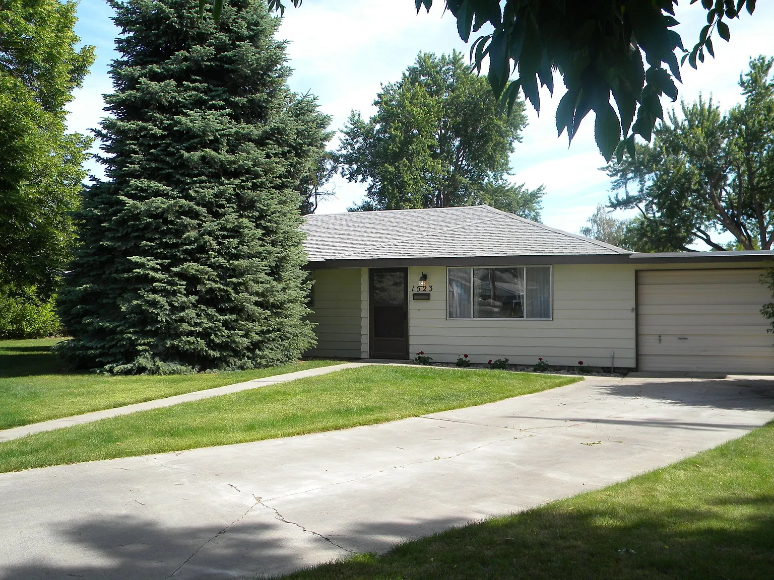 1523 Torthay Ct photo 1