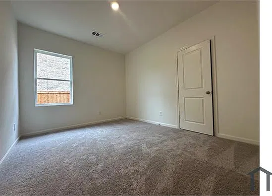 5 bed, 2223 sqft, $4,000 — Photo 3