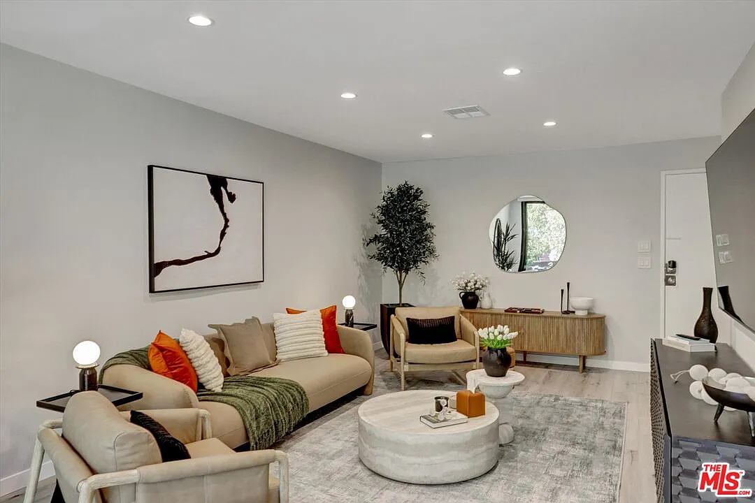 1 bed, 1.0 bath, 831 sqft, $5,000 — Photo 4