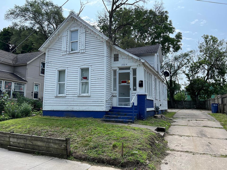 1st image of 1004 Logan St SE