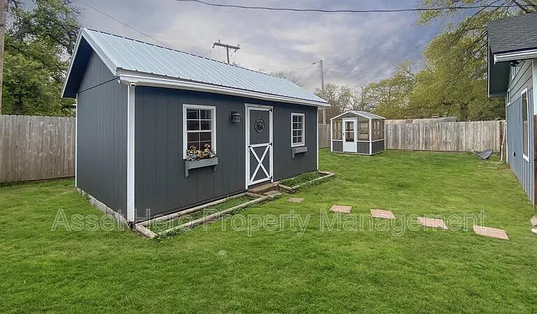 1006 Cedar St — Photo 10