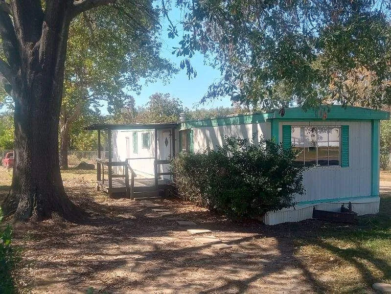 2 bed, 1100 sqft, $750 — Photo 2