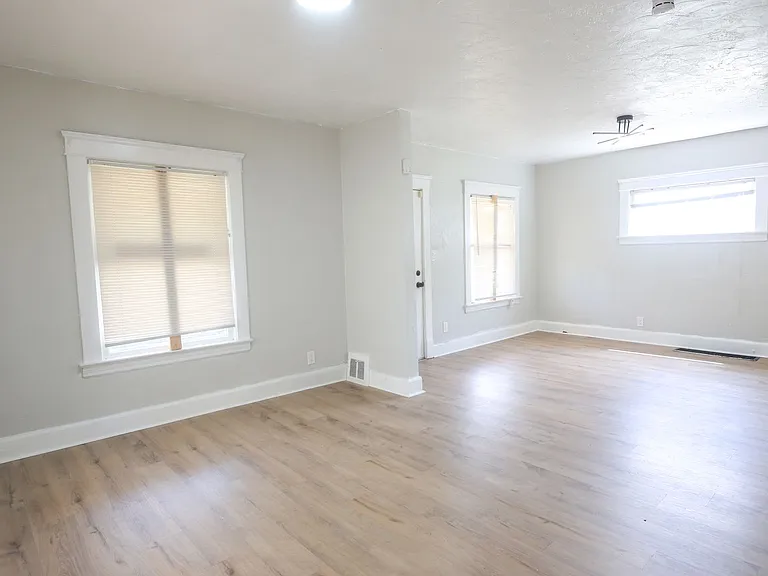 3440 E 145th St — Photo 21