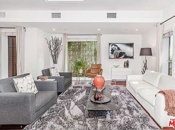 3rd image of 1140 N Formosa Ave APT 6