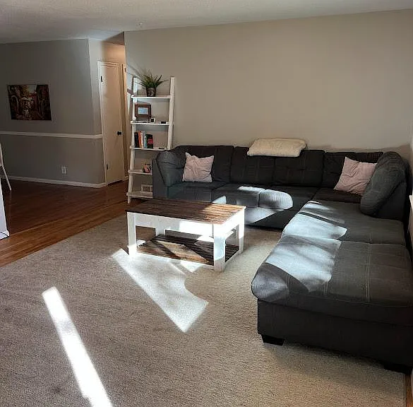 10930 Johnson Ave S — Photo 2