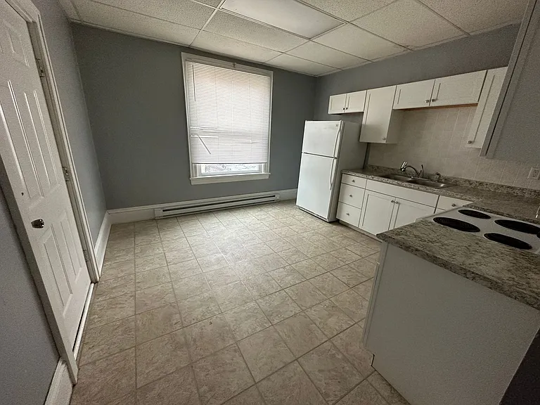 2120 Lansing Ave — Photo 5