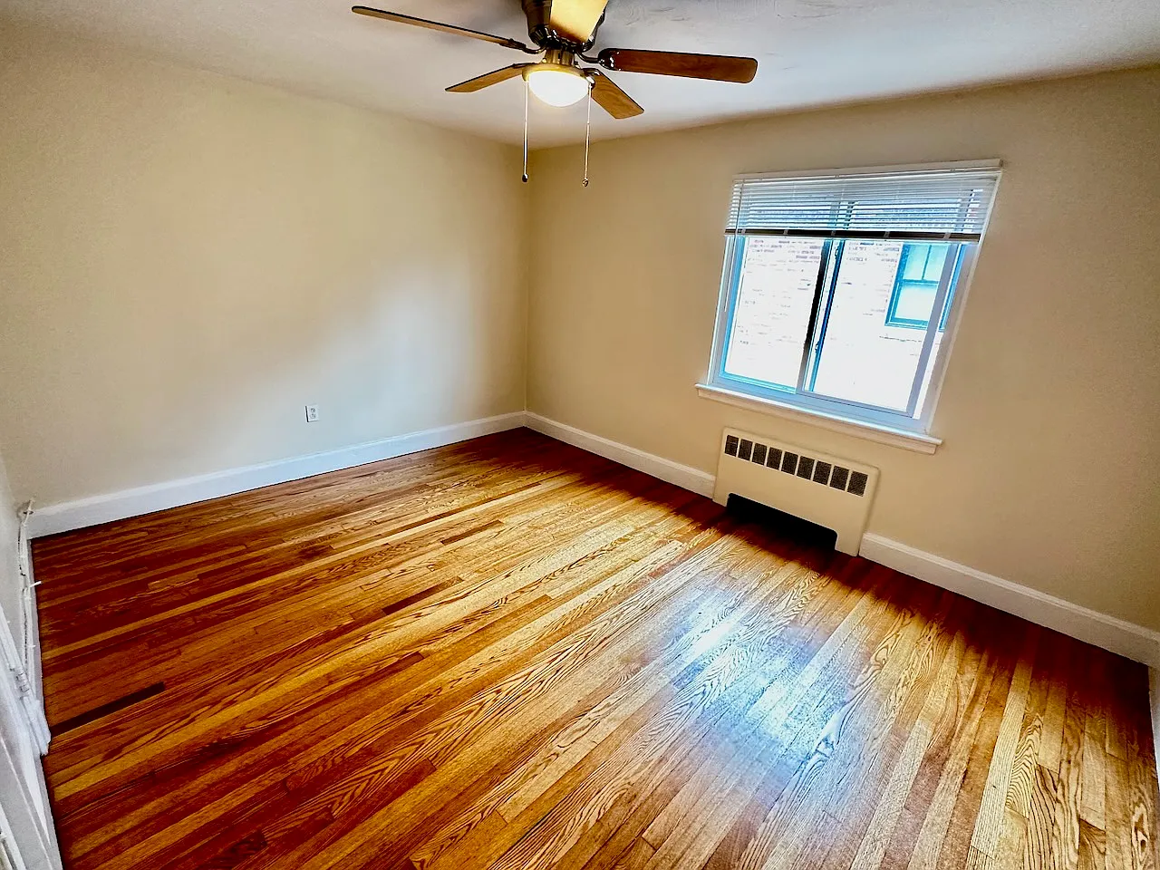 3 bed, 1500 sqft, $3,300 — Photo 4