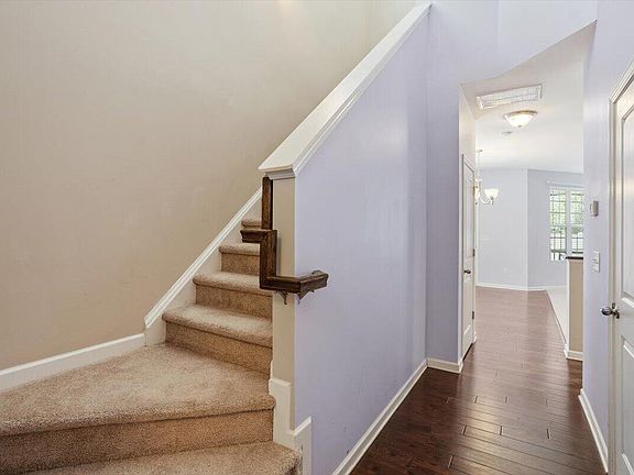 4th image of 1011 Skyler Ln