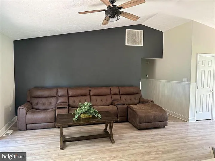 1367 Redwood Cir — Photo 6