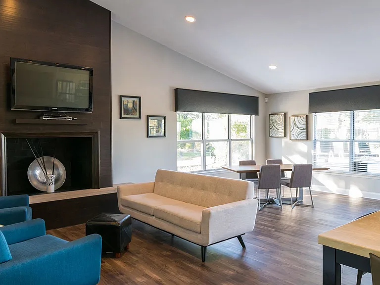 Skyridge Club Apartments — Photo 19
