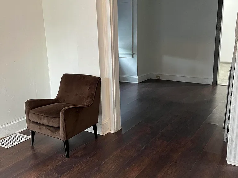 2122 Belmont Ter — Photo 2