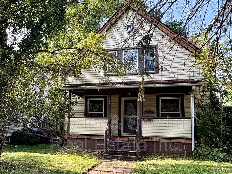 605 Sackett Ave — Photo 1