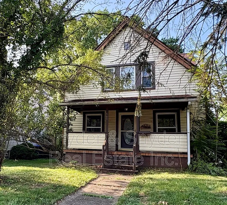 605 Sackett Ave