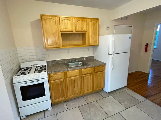 Rented by Fifth & Forever LLC | media 22