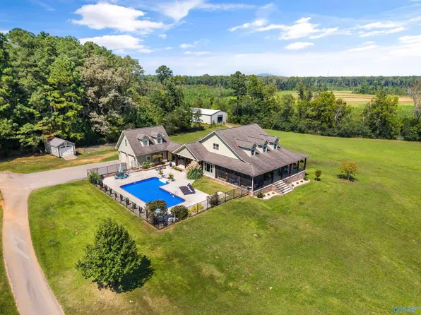 380 NE Fields Rd, Laceys Spring, AL 35754