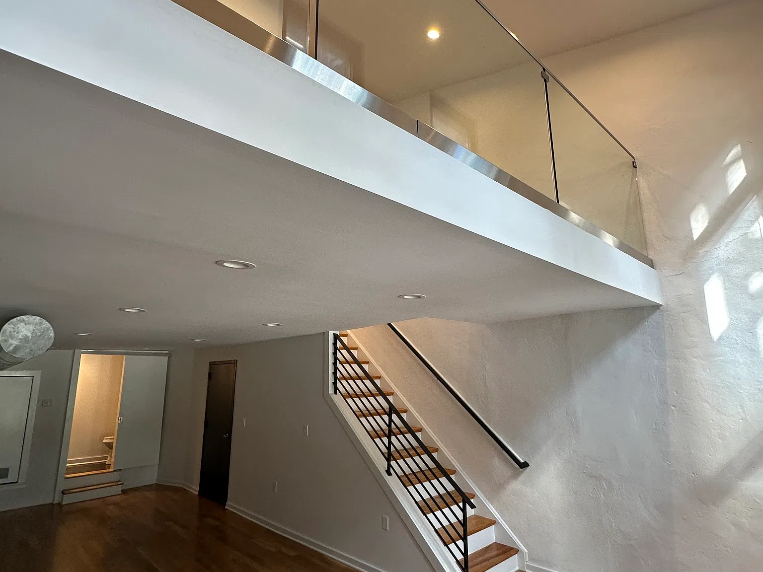 1 bed, 1.5 bath, 900 sqft, $1,950 — Photo 4