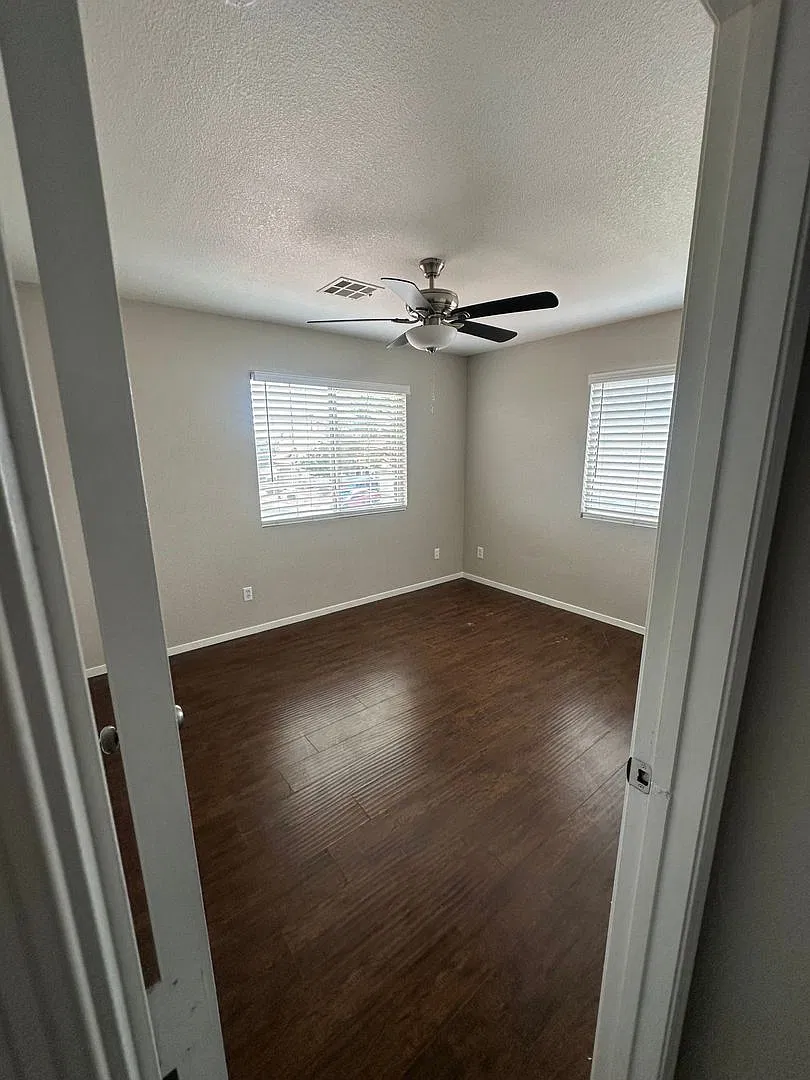 4 bedroom, 3 car garage. Bed and bath downstairs. No Carpet, Recent renovation — Photo 3