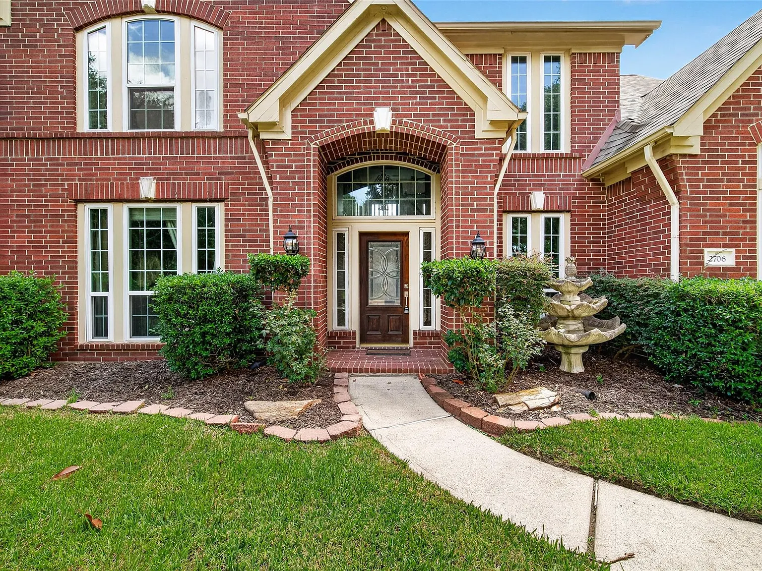 4 bed, 3.5 bath, 3180 sqft, $3,400 — Photo 3