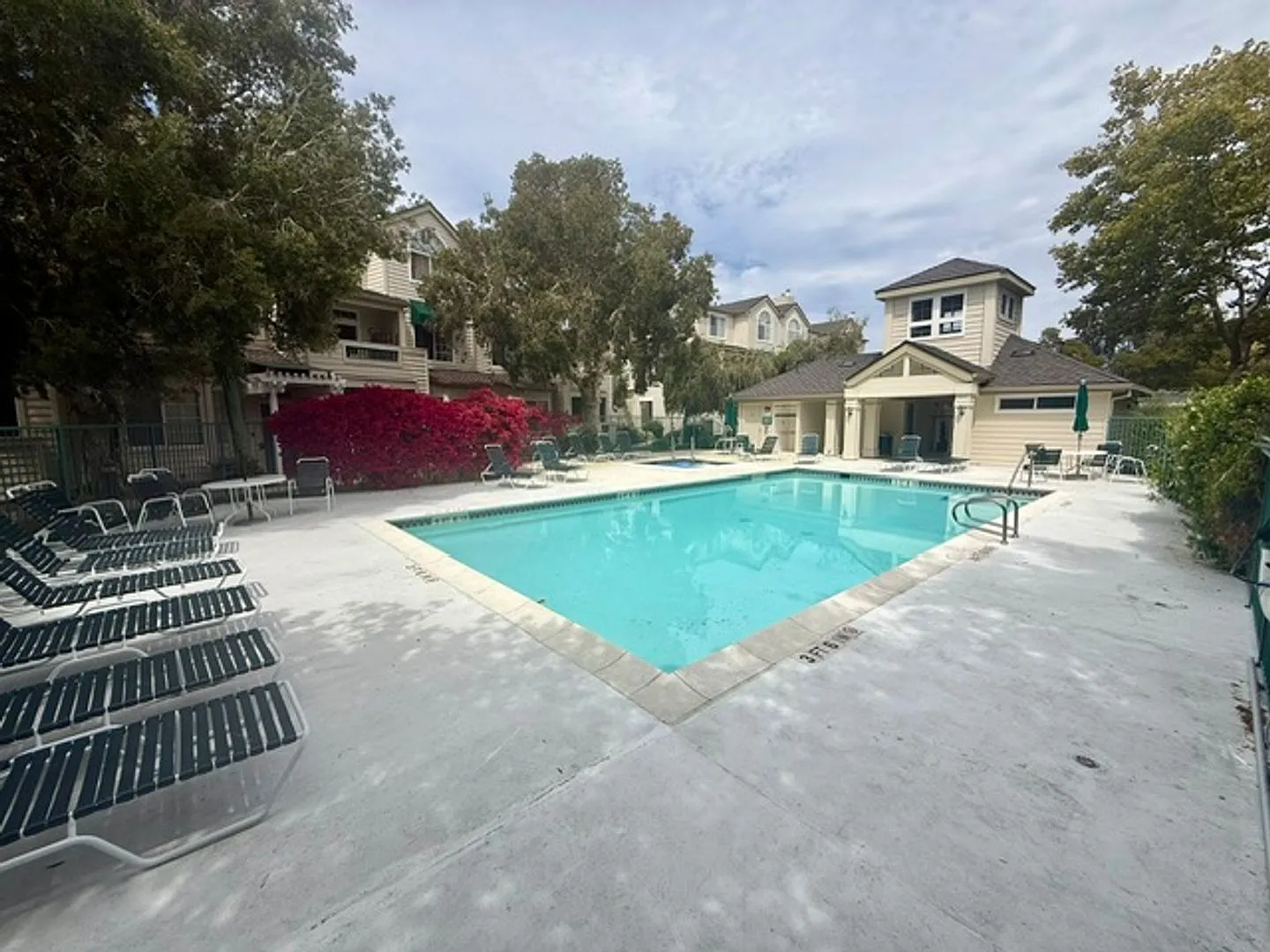 Spacious condo home in the Redwood Shores Area. Available Now! — Photo 4