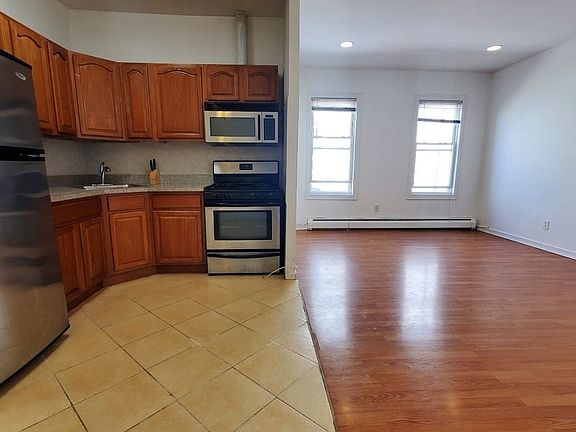 2nd image of 24-20 Crescent St #3A