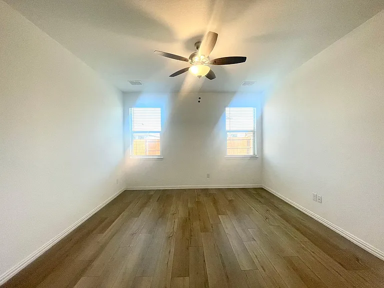 1118 Mahogany Ln — Photo 11