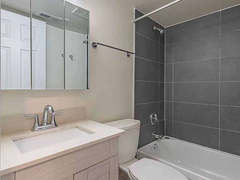 1620 W Warren Blvd #GF — Photo 18