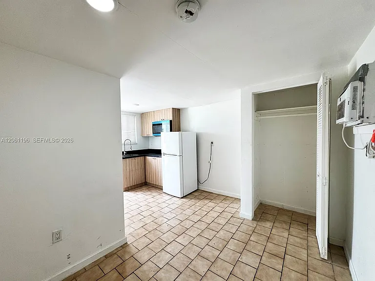856 SW 6th St #105 — Photo 3