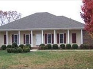 906 S Ridge Trl, Clarksville, TN 37043