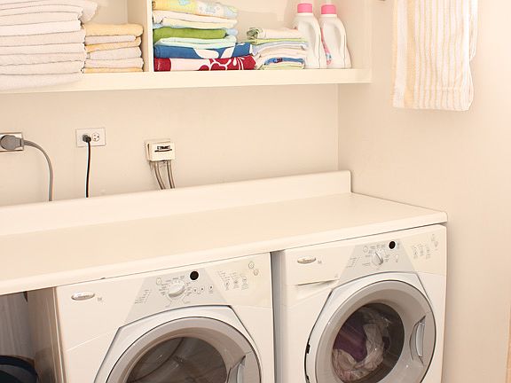 Guest Bathroom/Washer&Dryer