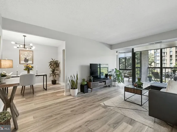 4500 S Four Mile Run Dr APT 206, Arlington, VA 22204