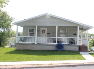 6 Maple St, Throop, PA 18512