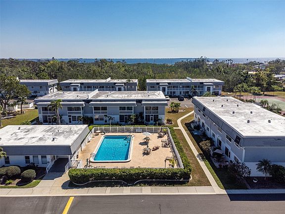 3rd image of 22375 Edgewater Dr Unit 221