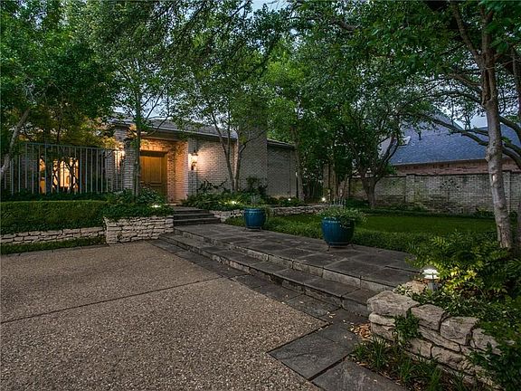 2nd image of 11924 Forest Lakes Ln