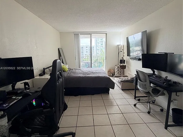 2903 N Miami Beach Blvd #406 — Photo 13