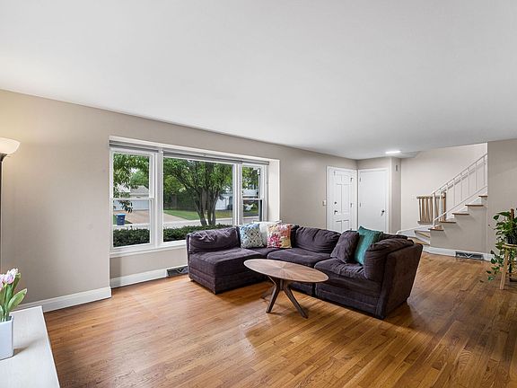 5th image of 1119 Country Ln